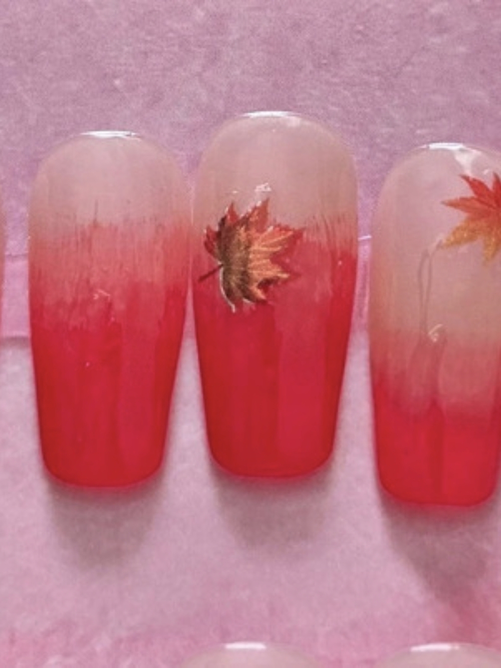 Leaf Design Nude & Red Press-On Nail Set